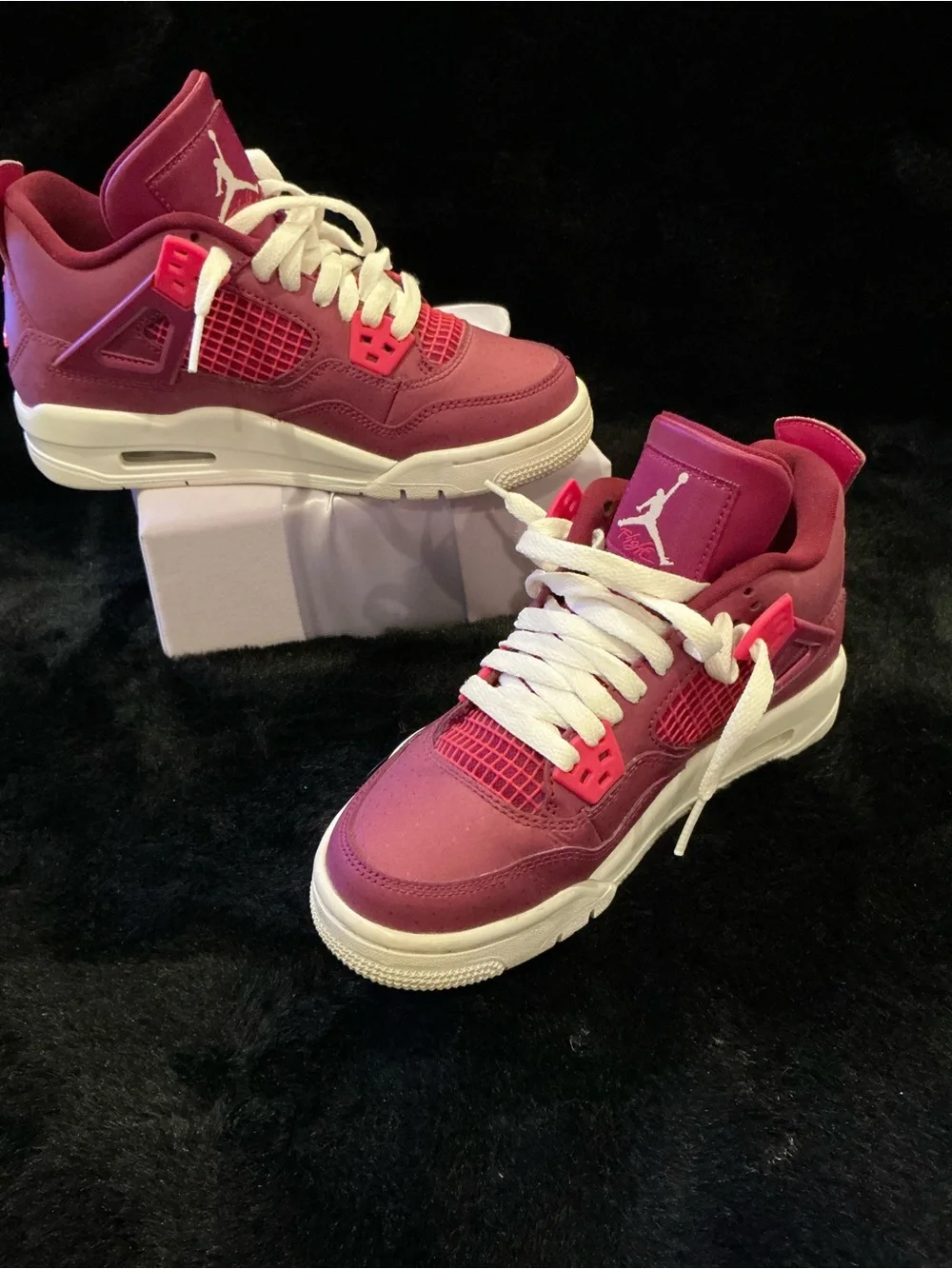 Jordan Kids Pink and White Retro 4 PS Valentines Day Sneakers Size 4Y